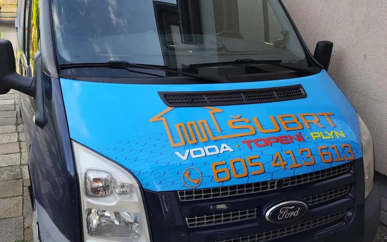Servisní dodávka Milana Šubrta s polepem voda, topení, plyn